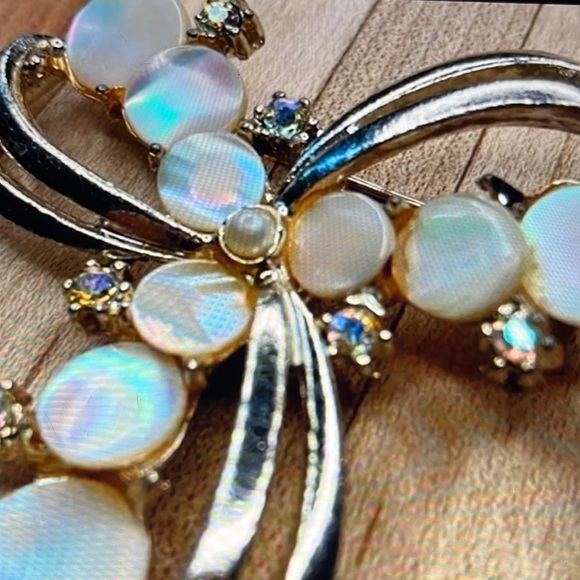 Vintage Mother-of-Pearl & Rhinestone Swirl Brooch – Silver Tone Statement Pin - Picture 9 of 9